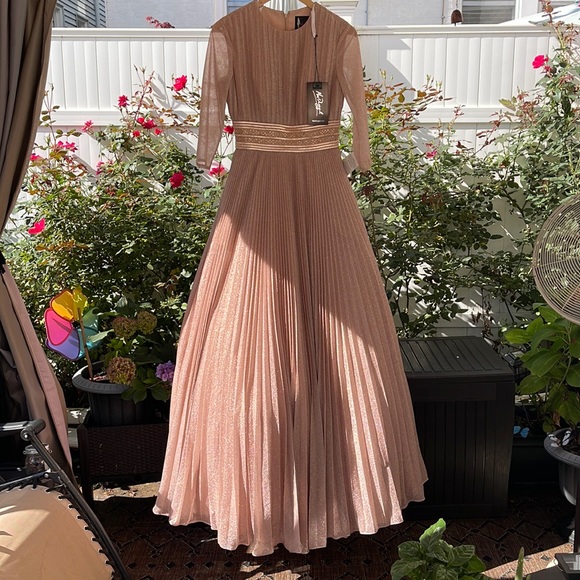 Mac Duggal - Rose Gold Shimmering Pleated  A-Line 3/4 Sleeve Gown - Size 4 - Picture 3 of 17